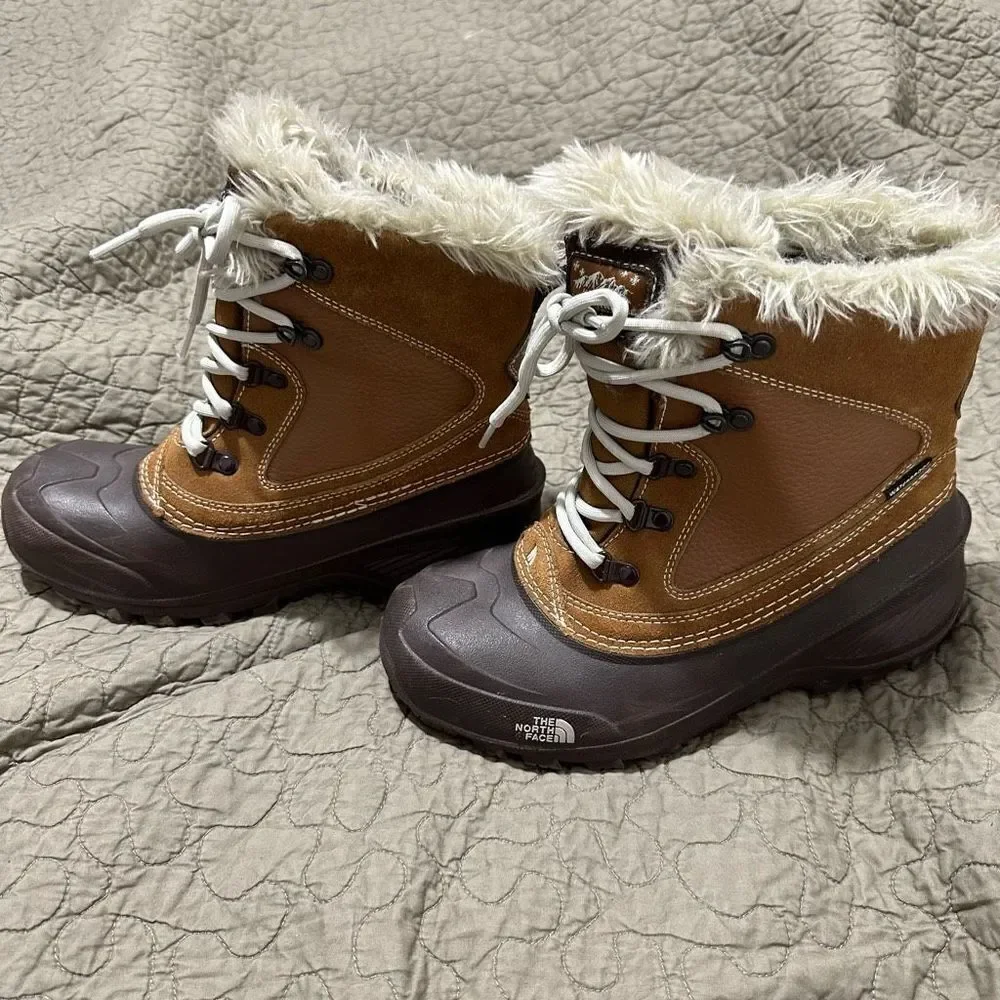 The North Face KIDS SHELLISTA EXTREME WATERPROOF BOOTS Size 5. A611